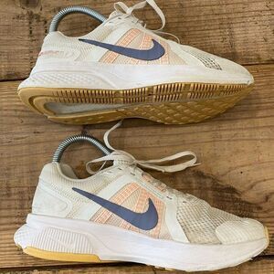 Nike Women's 6 Athletic Sneakers Swift V 2.0